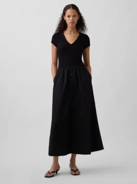 Modernes Maxikleid aus verschiedenen Materialien
