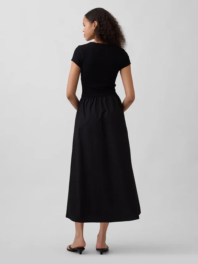 Modernes Maxikleid aus verschiedenen Materialien
