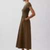 Modernes Maxikleid aus verschiedenen Materialien