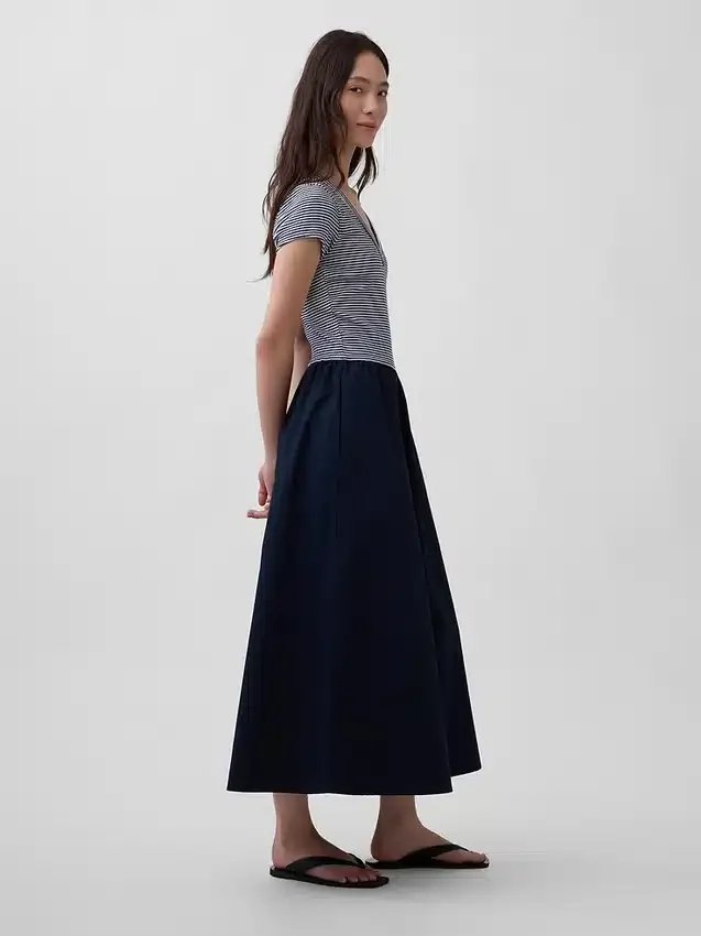Modernes Maxikleid aus verschiedenen Materialien