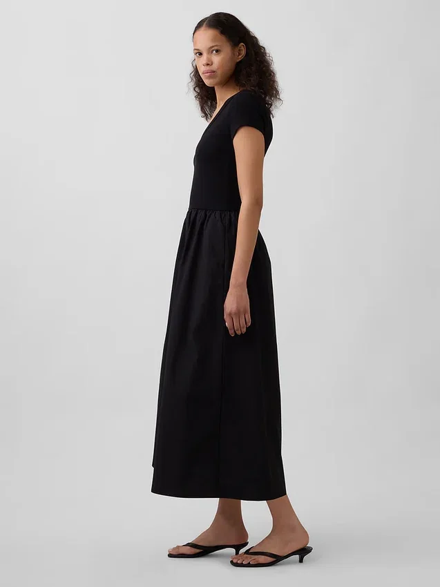 Modernes Maxikleid aus verschiedenen Materialien