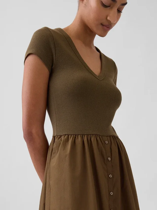 Modernes Maxikleid aus verschiedenen Materialien