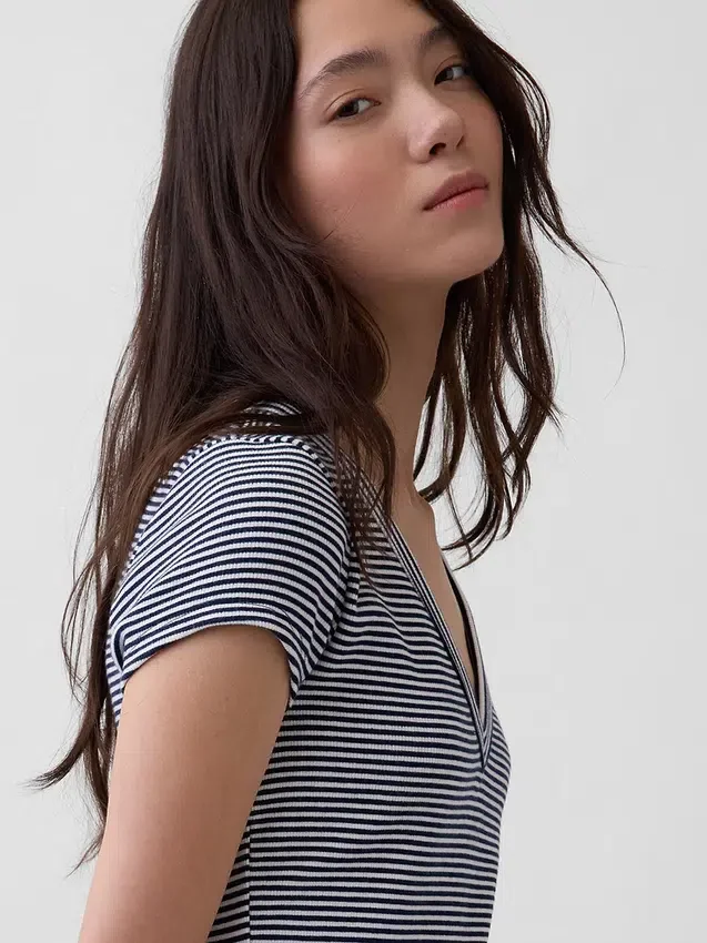 Modernes Maxikleid aus verschiedenen Materialien