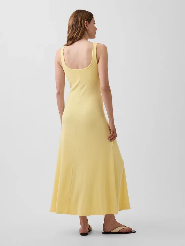Modernes Maxikleid mit geripptem Ausschnitt