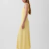 Modernes Maxikleid mit geripptem Ausschnitt
