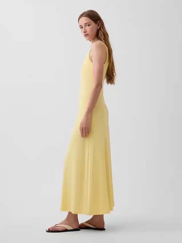 Modernes Maxikleid mit geripptem Ausschnitt