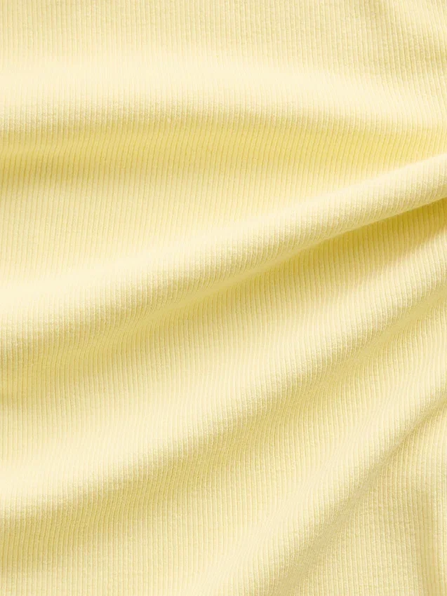 Modernes Maxikleid mit geripptem Ausschnitt
