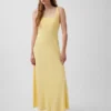 Modernes Maxikleid mit geripptem Ausschnitt