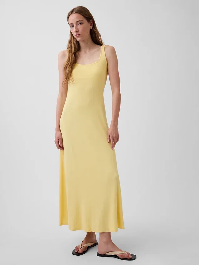 Modernes Maxikleid mit geripptem Ausschnitt