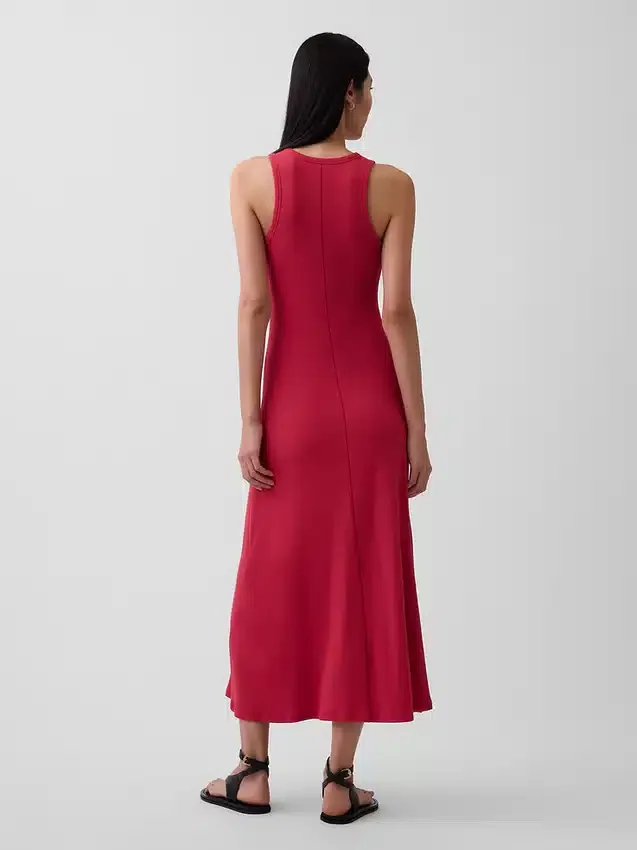 Modernes Maxikleid mit geripptem integrierten BH