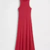Modernes Maxikleid mit geripptem integrierten BH