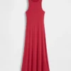 Modernes Maxikleid mit geripptem integrierten BH