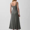Modernes Maxikleid mit geripptem Rundhalsausschnitt