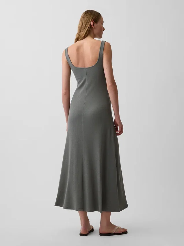 Modernes Maxikleid mit geripptem Rundhalsausschnitt