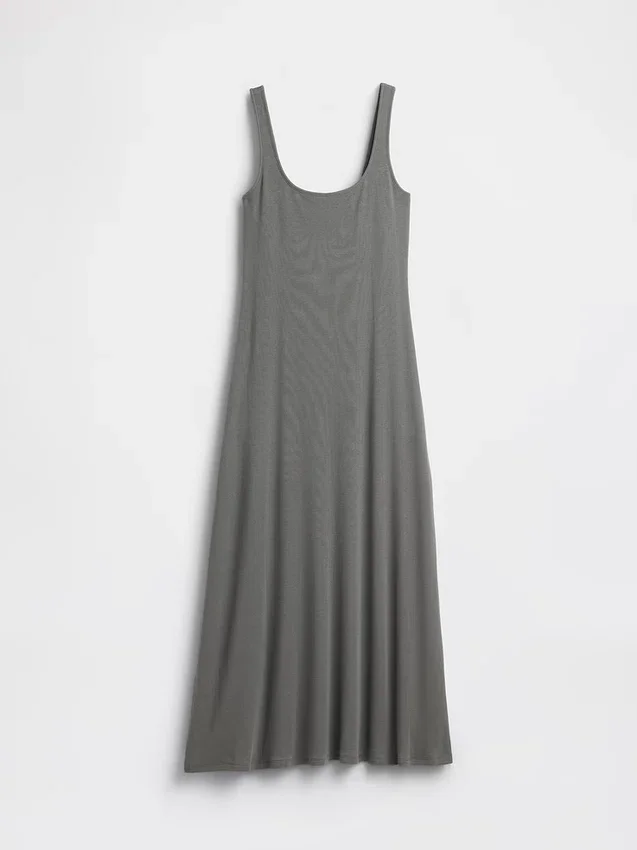 Modernes Maxikleid mit geripptem Rundhalsausschnitt