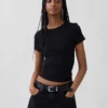 Modernes Rippstrick-T-Shirt