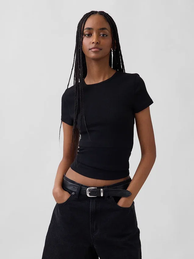 Modernes Rippstrick-T-Shirt
