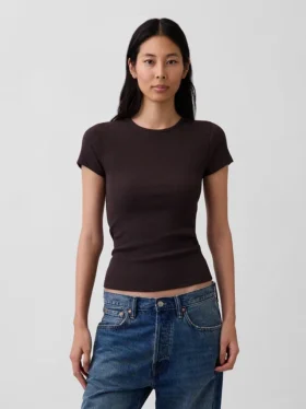 Modernes Rippstrick-T-Shirt