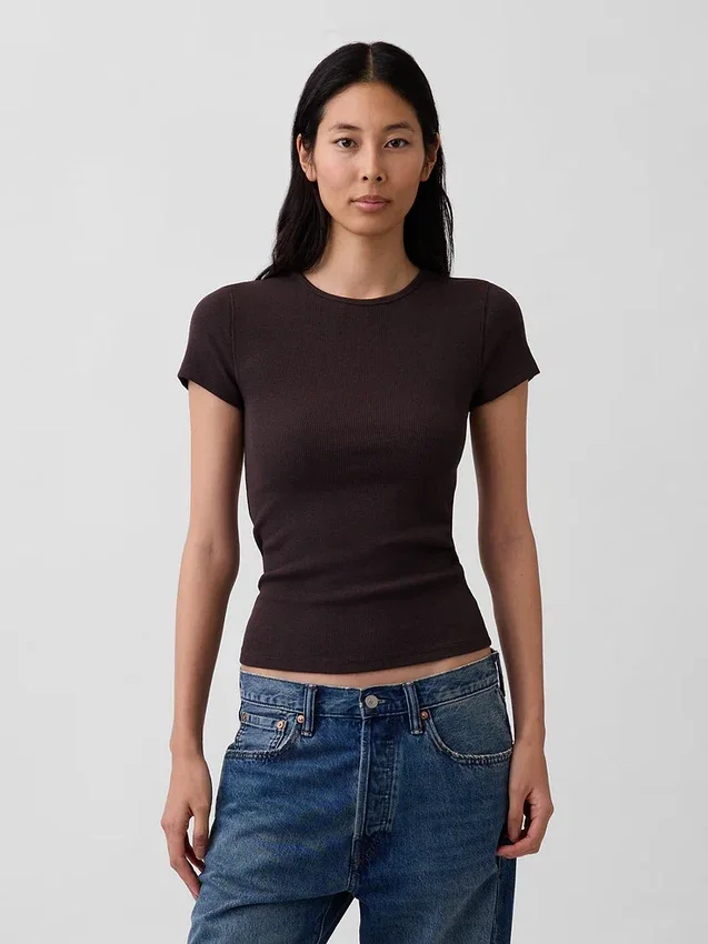 Modernes Rippstrick-T-Shirt