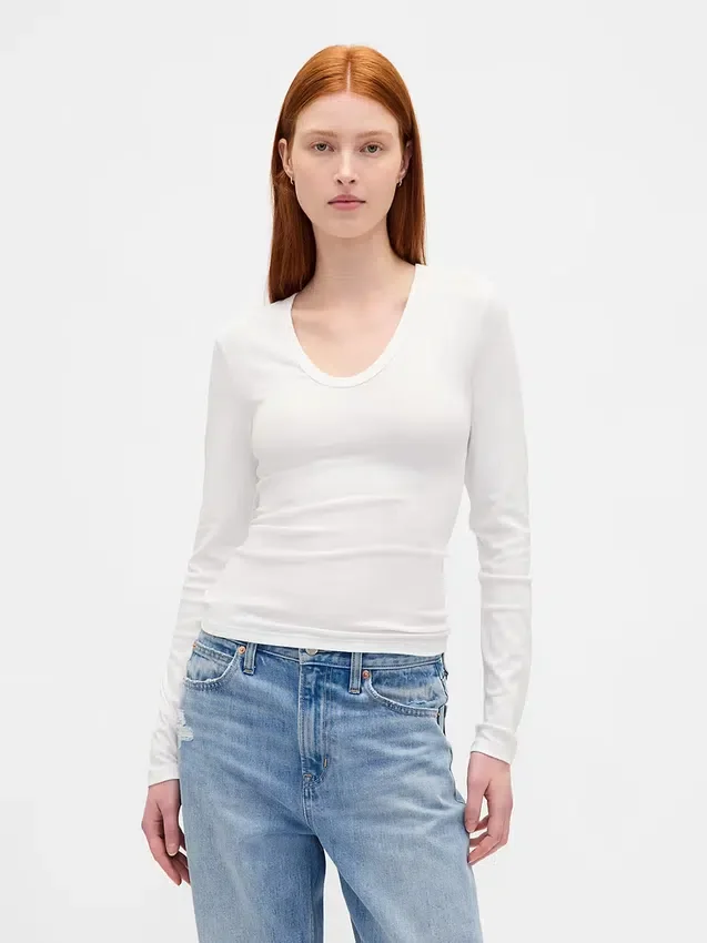 Modernes Rippstrick-T-Shirt