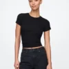 Modernes Rippstrick-T-Shirt