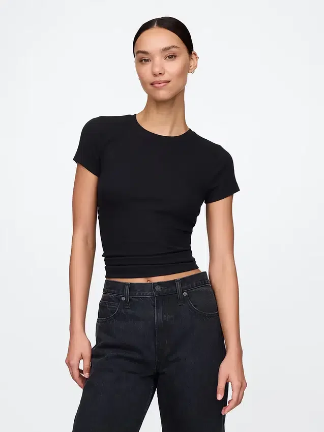 Modernes Rippstrick-T-Shirt