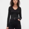 Modernes Rippstrick-T-Shirt