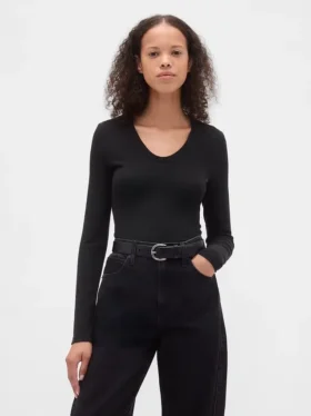 Modernes Rippstrick-T-Shirt