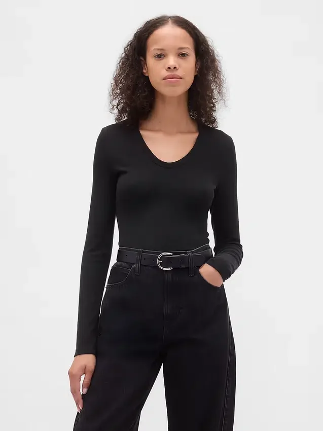 Modernes Rippstrick-T-Shirt