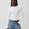 Modernes Rippstrick-T-Shirt