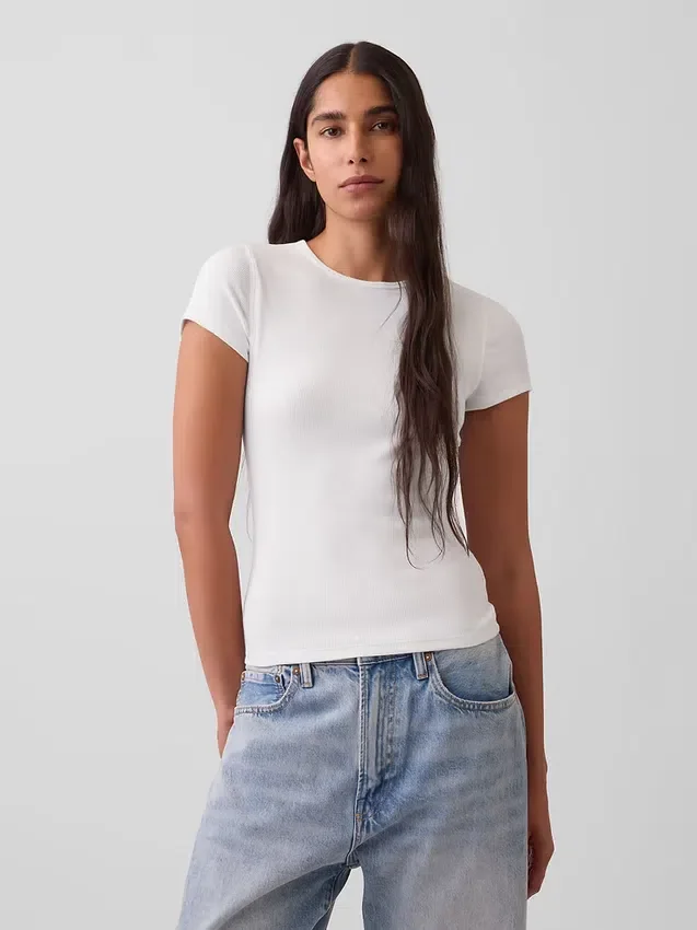 Modernes Rippstrick-T-Shirt