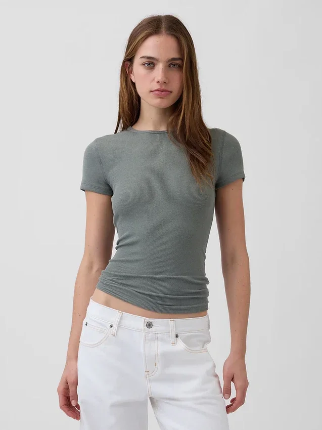 Modernes Rippstrick-T-Shirt
