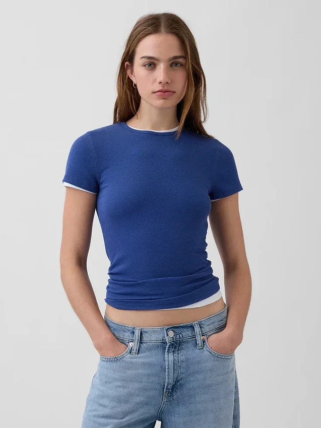 Modernes Rippstrick-T-Shirt