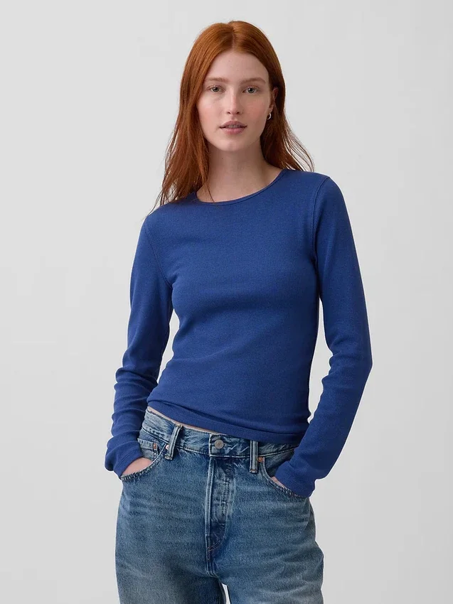 Modernes Rippstrick-T-Shirt