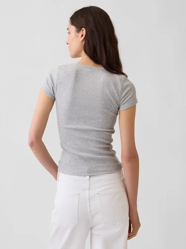 Modernes Rippstrick-T-Shirt
