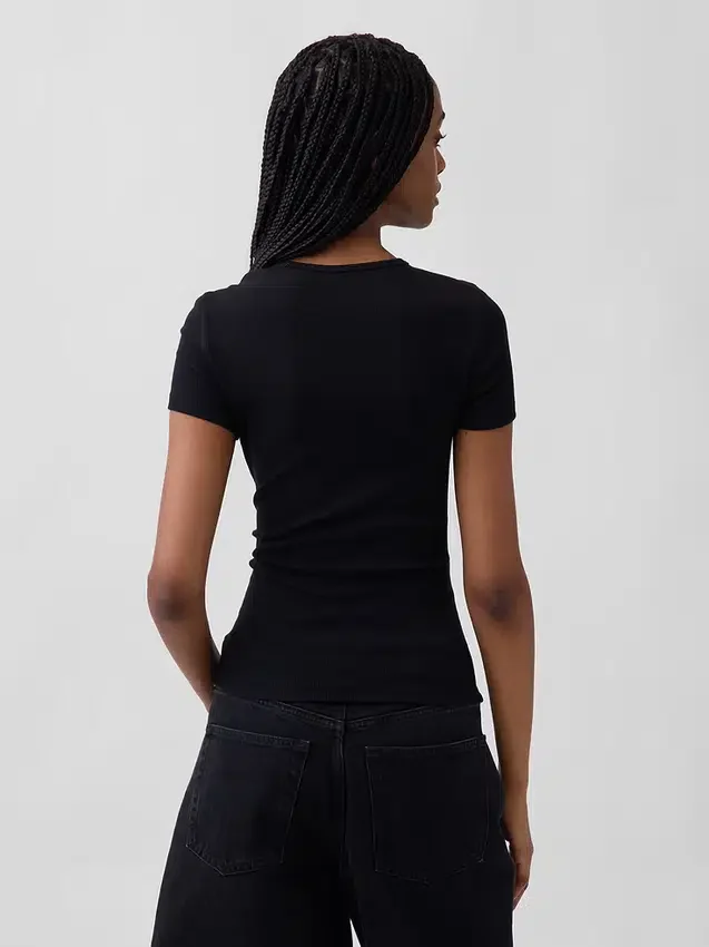Modernes Rippstrick-T-Shirt