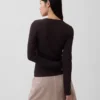Modernes Rippstrick-T-Shirt