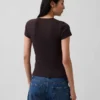 Modernes Rippstrick-T-Shirt