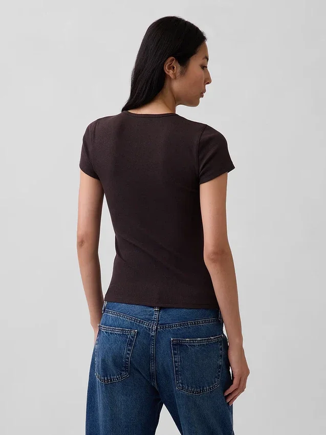 Modernes Rippstrick-T-Shirt