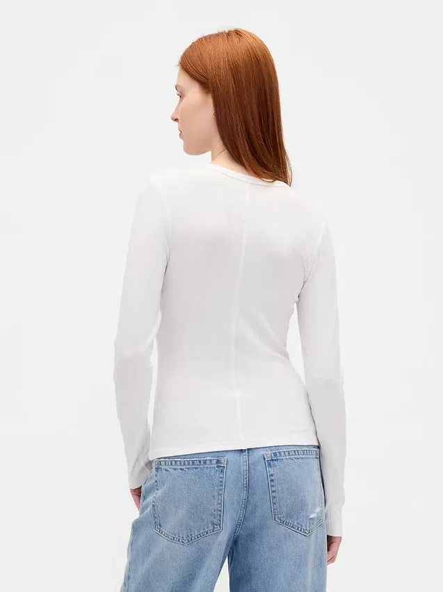 Modernes Rippstrick-T-Shirt