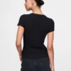 Modernes Rippstrick-T-Shirt