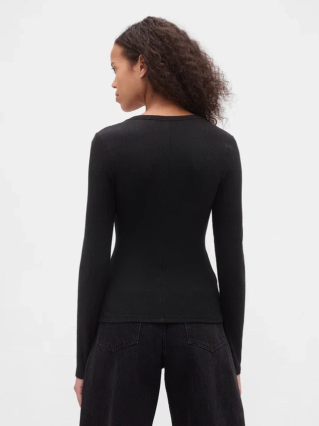 Modernes Rippstrick-T-Shirt
