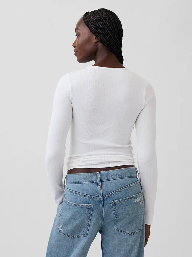 Modernes Rippstrick-T-Shirt