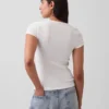 Modernes Rippstrick-T-Shirt