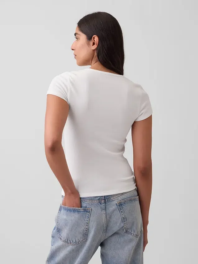 Modernes Rippstrick-T-Shirt