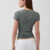 Modernes Rippstrick-T-Shirt