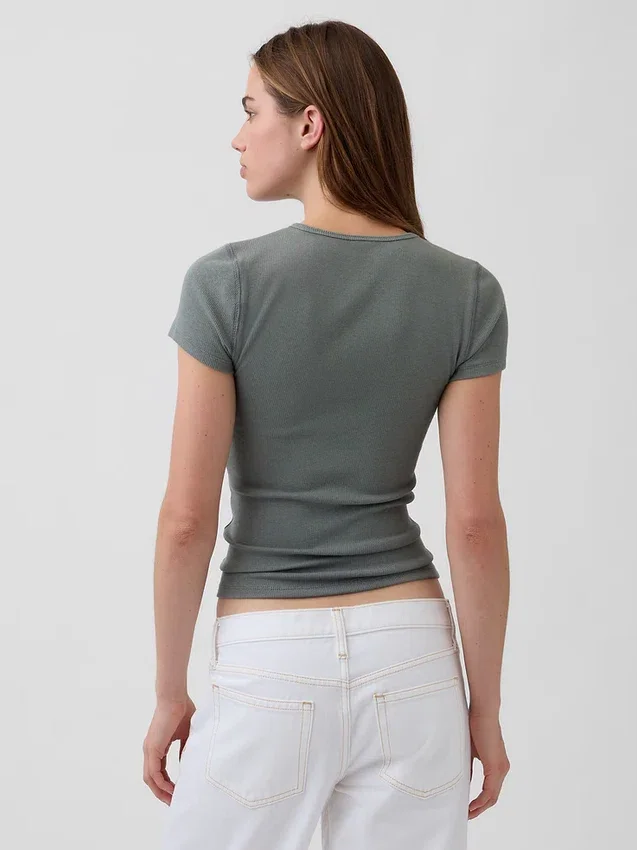Modernes Rippstrick-T-Shirt