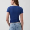 Modernes Rippstrick-T-Shirt