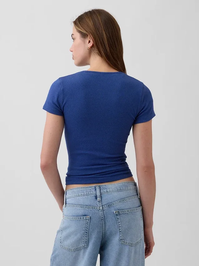 Modernes Rippstrick-T-Shirt
