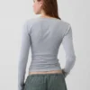 Modernes Rippstrick-T-Shirt